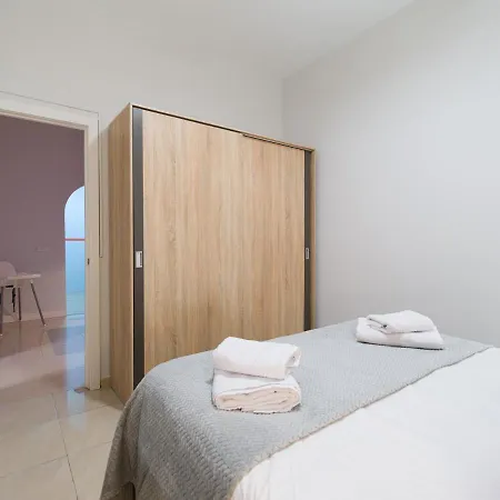 2 Mins From - Workstations - Parking - Bikes * 라스팔마스