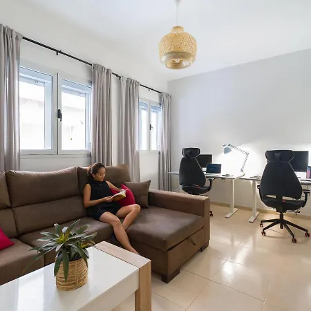 2 Mins From - Workstations - Parking - Bikes 아파트 라스팔마스