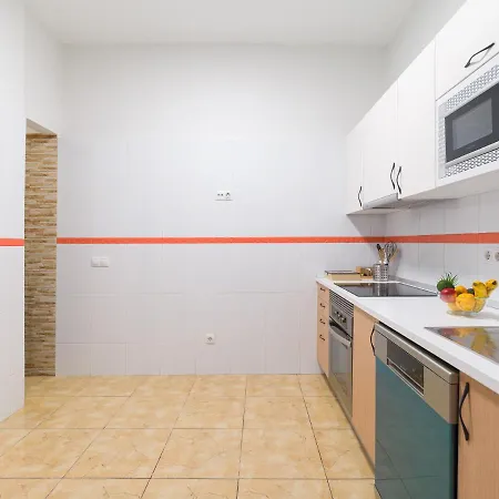 아파트 2 Mins From - Workstations - Parking - Bikes *