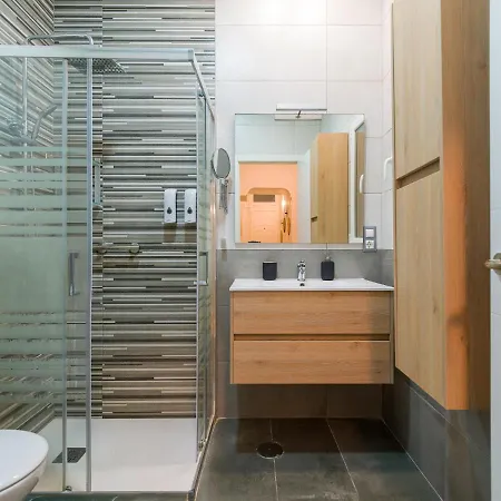 아파트 2 Mins From - Workstations - Parking - Bikes *