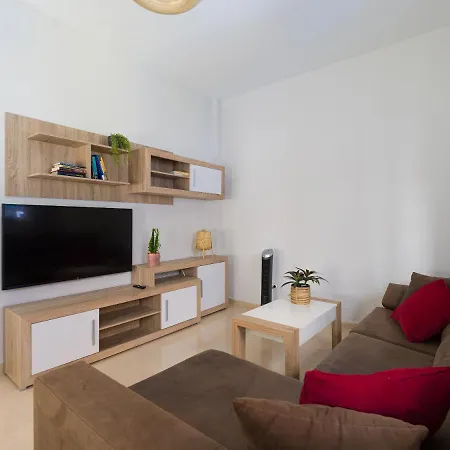 아파트 2 Mins From - Workstations - Parking - Bikes