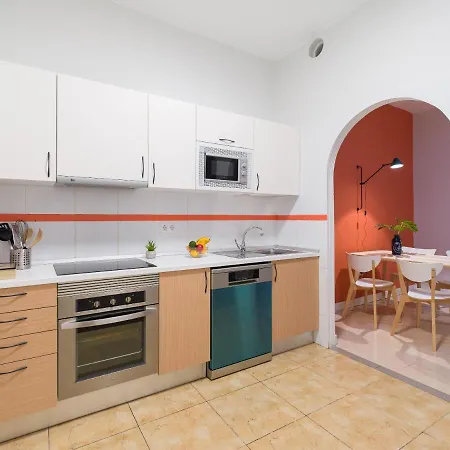 2 Mins From - Workstations - Parking - Bikes 아파트