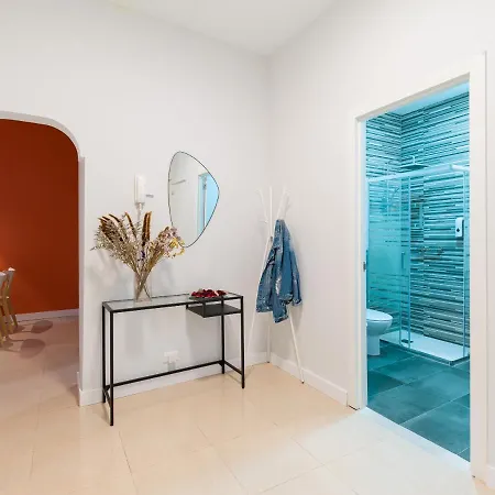 2 Mins From - Workstations - Parking - Bikes 아파트 *