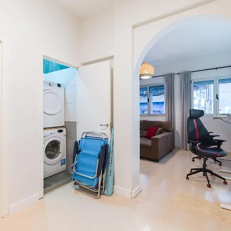 아파트 2 Mins From - Workstations - Parking - Bikes